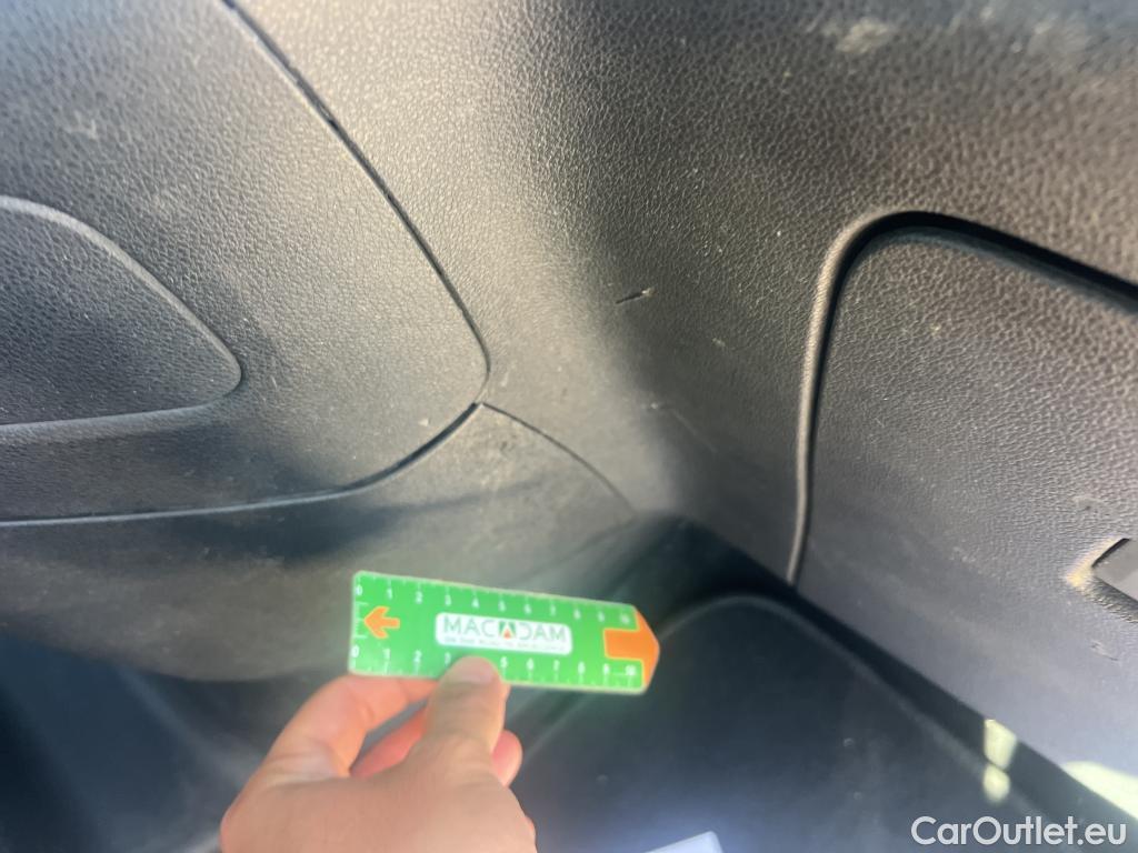  Citroen  Berlingo CITROEN  / 2018 / 4P / combi Talla M BlueHDi 100 LIVE (AC) #32