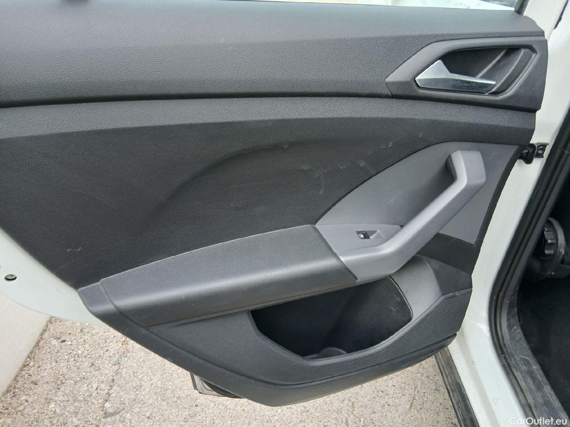  Volkswagen  T-CROSS VOLKSWAGEN  / 2018 / 5P / todoterreno Advance 1.0 TSI 81kW (110CV) DSG (AC3) #2