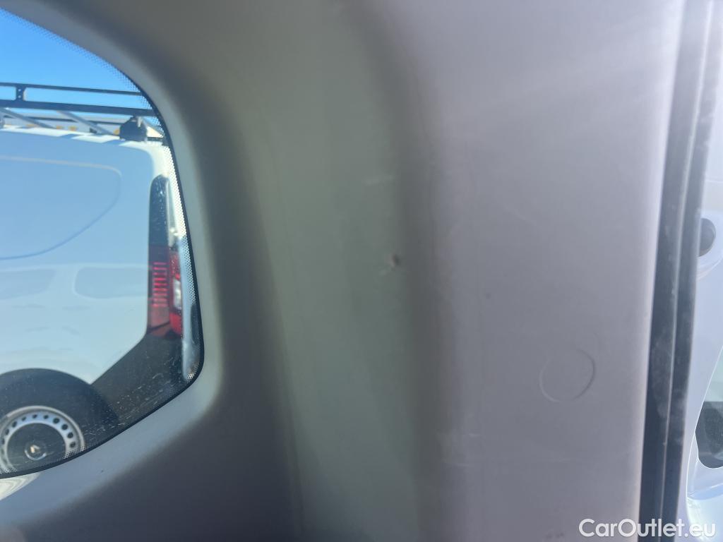  Citroen  Berlingo CITROEN  / 2018 / 4P / combi Talla M BlueHDi 100 LIVE (AC) #25