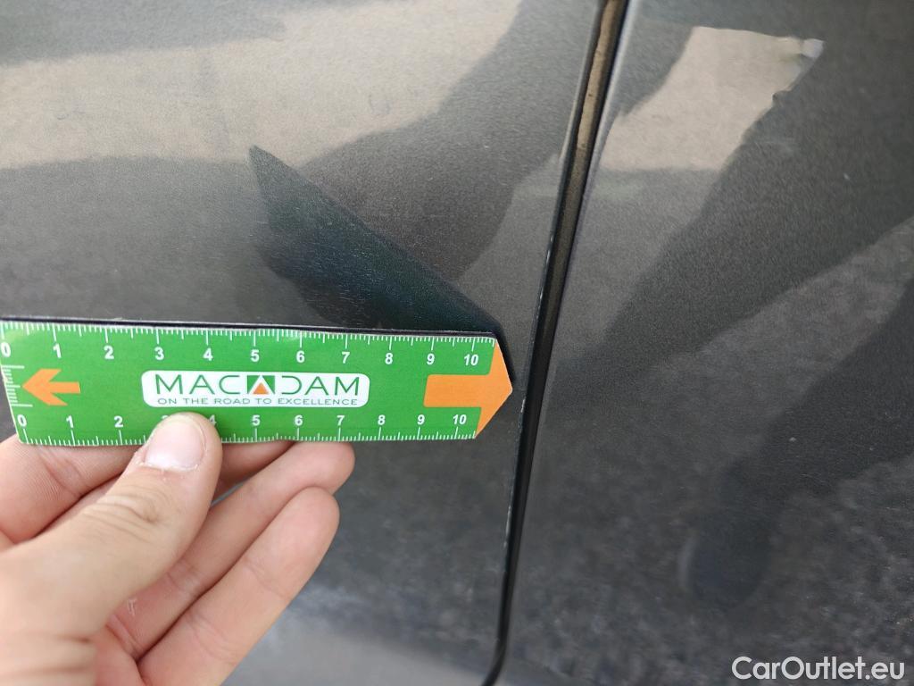  Volkswagen  T-ROC  Life 2.0 TDI 115CV MT6 E6d #13