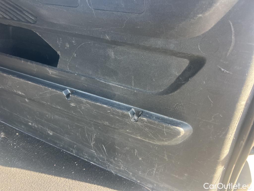  Citroen  Berlingo CITROEN  / 2018 / 4P / combi Talla M BlueHDi 100 LIVE (AC) #21