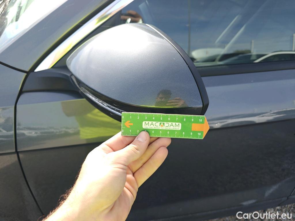  Volkswagen  T-ROC  Life 2.0 TDI 115CV MT6 E6d #41