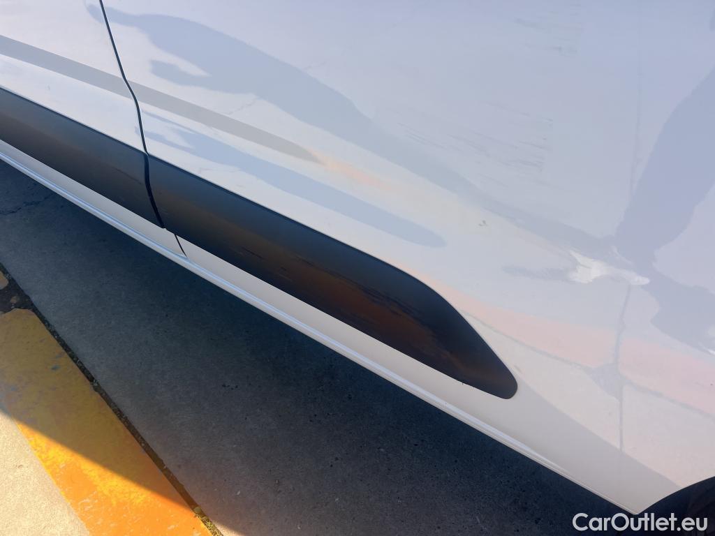  Citroen  Berlingo CITROEN  / 2018 / 4P / combi Talla M BlueHDi 100 LIVE (AC) #43