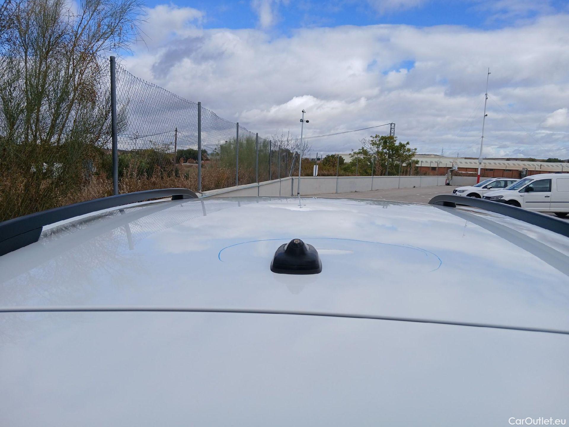  Volkswagen  T-CROSS VOLKSWAGEN  / 2018 / 5P / todoterreno Advance 1.0 TSI 81kW (110CV) DSG (AC3) #6