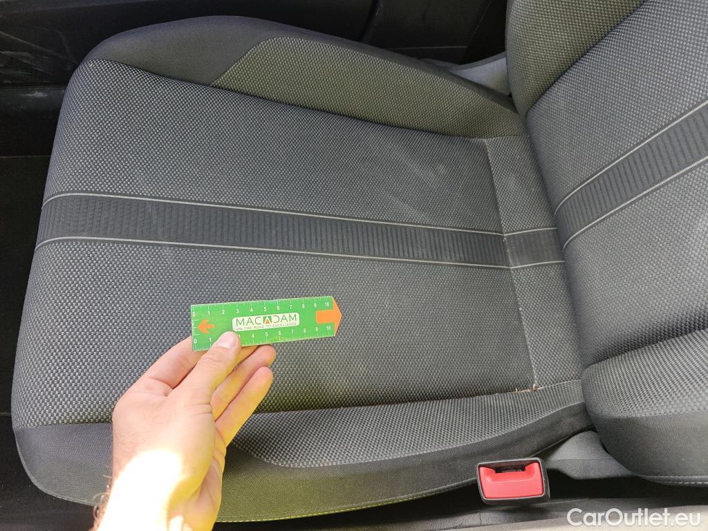  Volkswagen  T-ROC  Life 2.0 TDI 115CV MT6 E6d #11