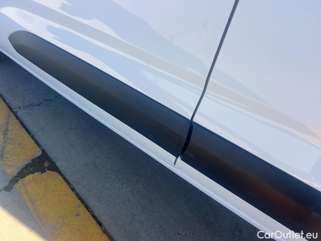  Citroen  Berlingo CITROEN  / 2018 / 4P / combi Talla M BlueHDi 100 LIVE (AC) #37