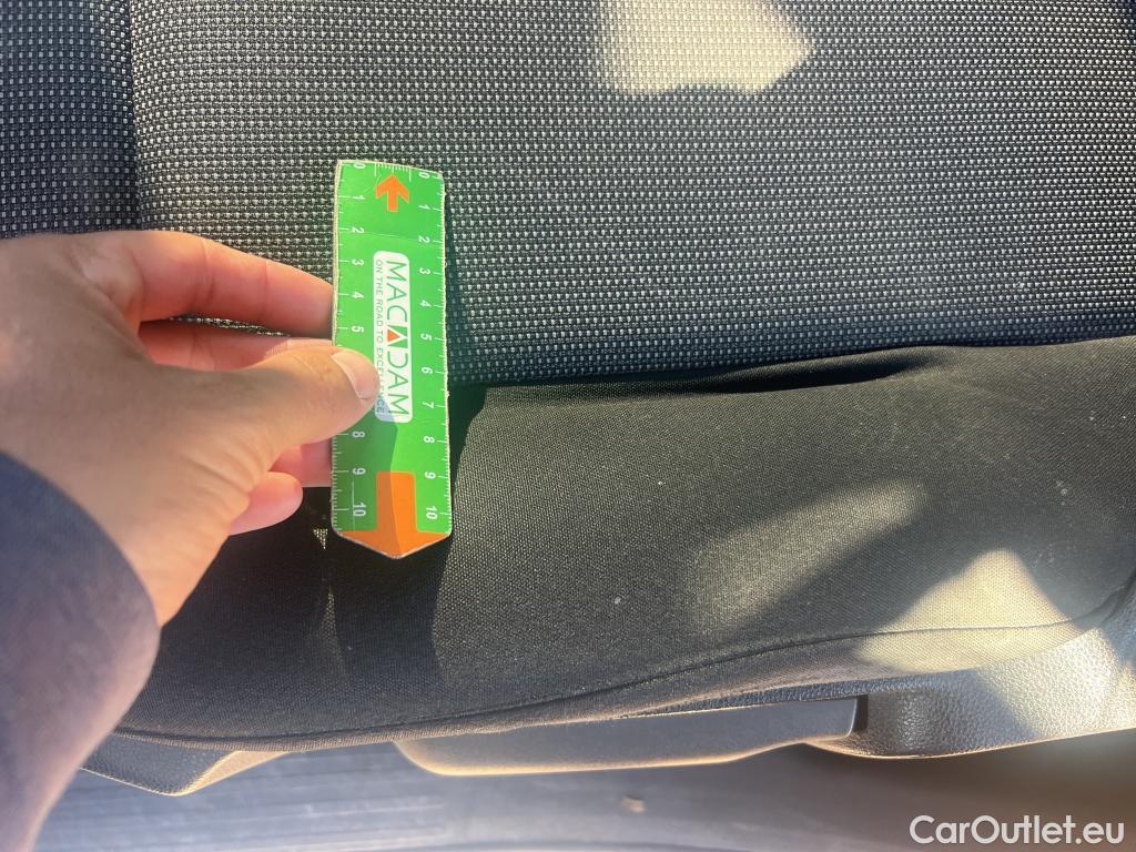  Citroen  Berlingo CITROEN  / 2018 / 4P / combi Talla M BlueHDi 100 LIVE (AC) #36