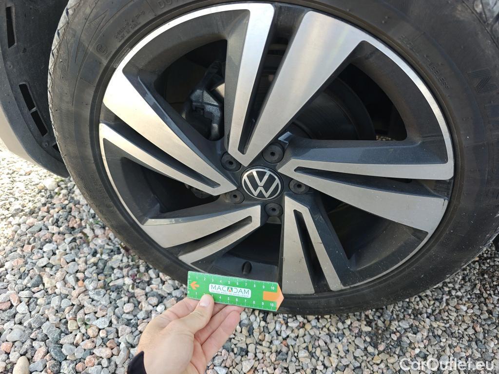  Volkswagen  T-ROC VOLKSWAGEN  / 2021 / 5P / todoterreno R-Line 1.5 TSI 110kW (150CV) #50