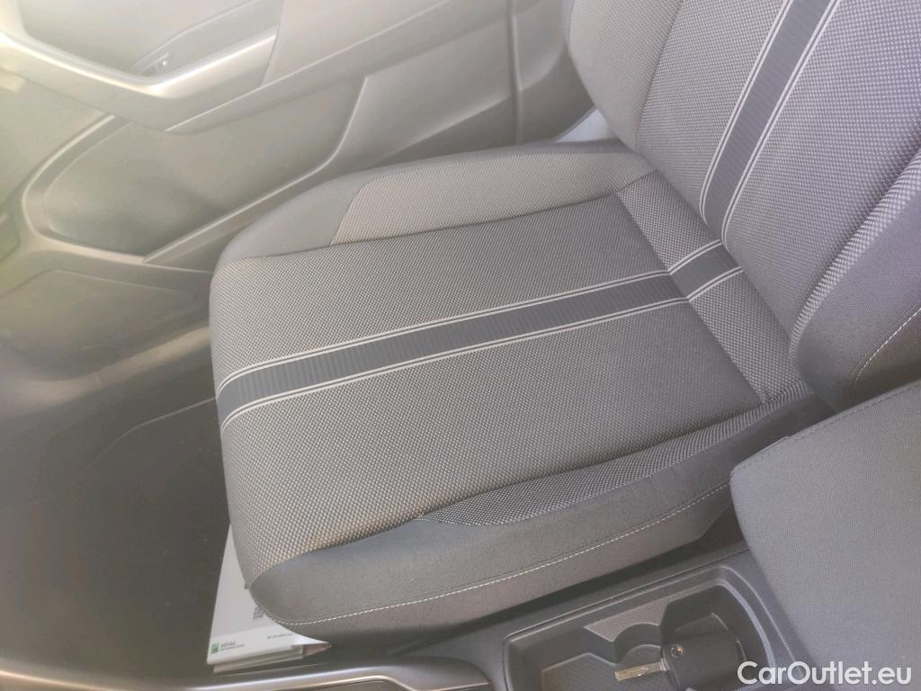  Volkswagen  T-ROC VOLKSWAGEN  / 2017 / 5P / todoterreno Advance 1.0 TSI 85kW (115CV) #9