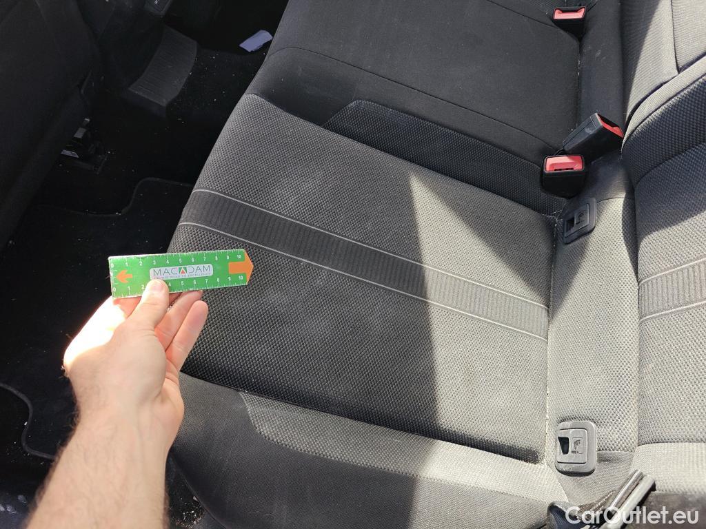  Volkswagen  T-ROC  Life 2.0 TDI 115CV MT6 E6d #9