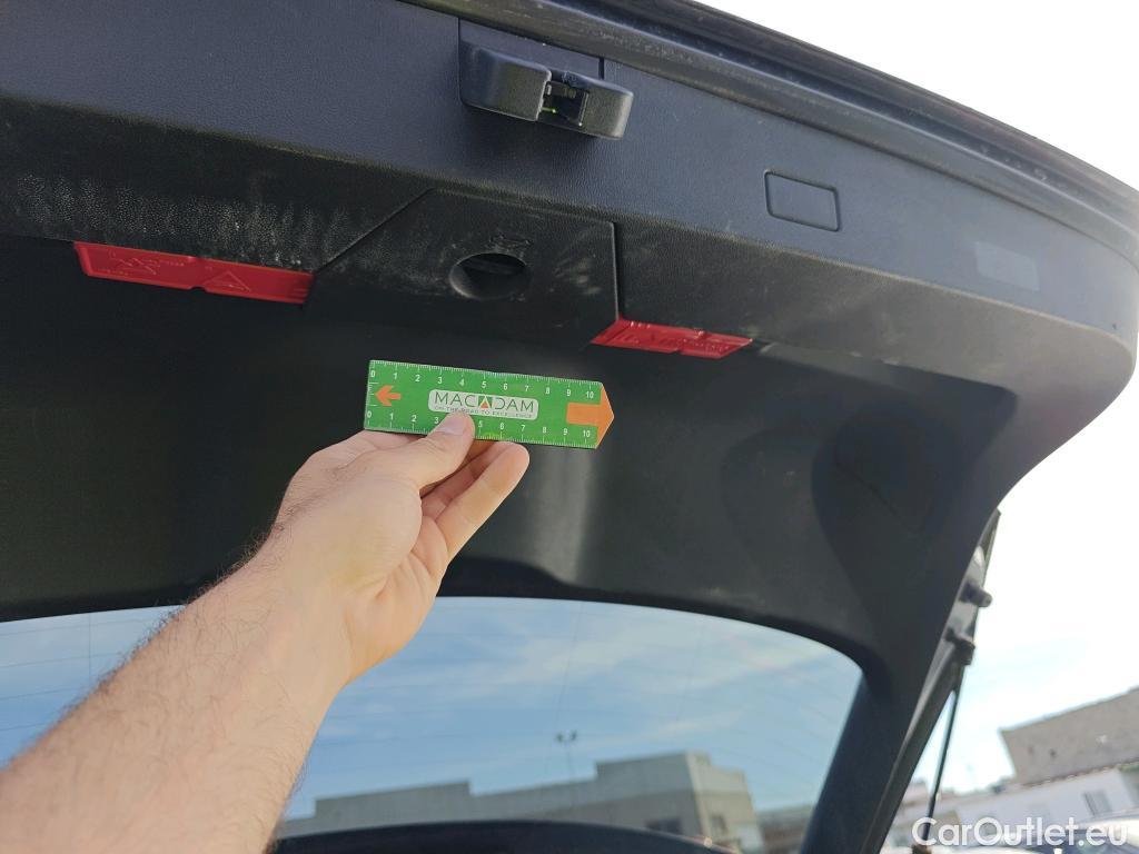  Volkswagen  T-ROC  Life 2.0 TDI 115CV MT6 E6d #14