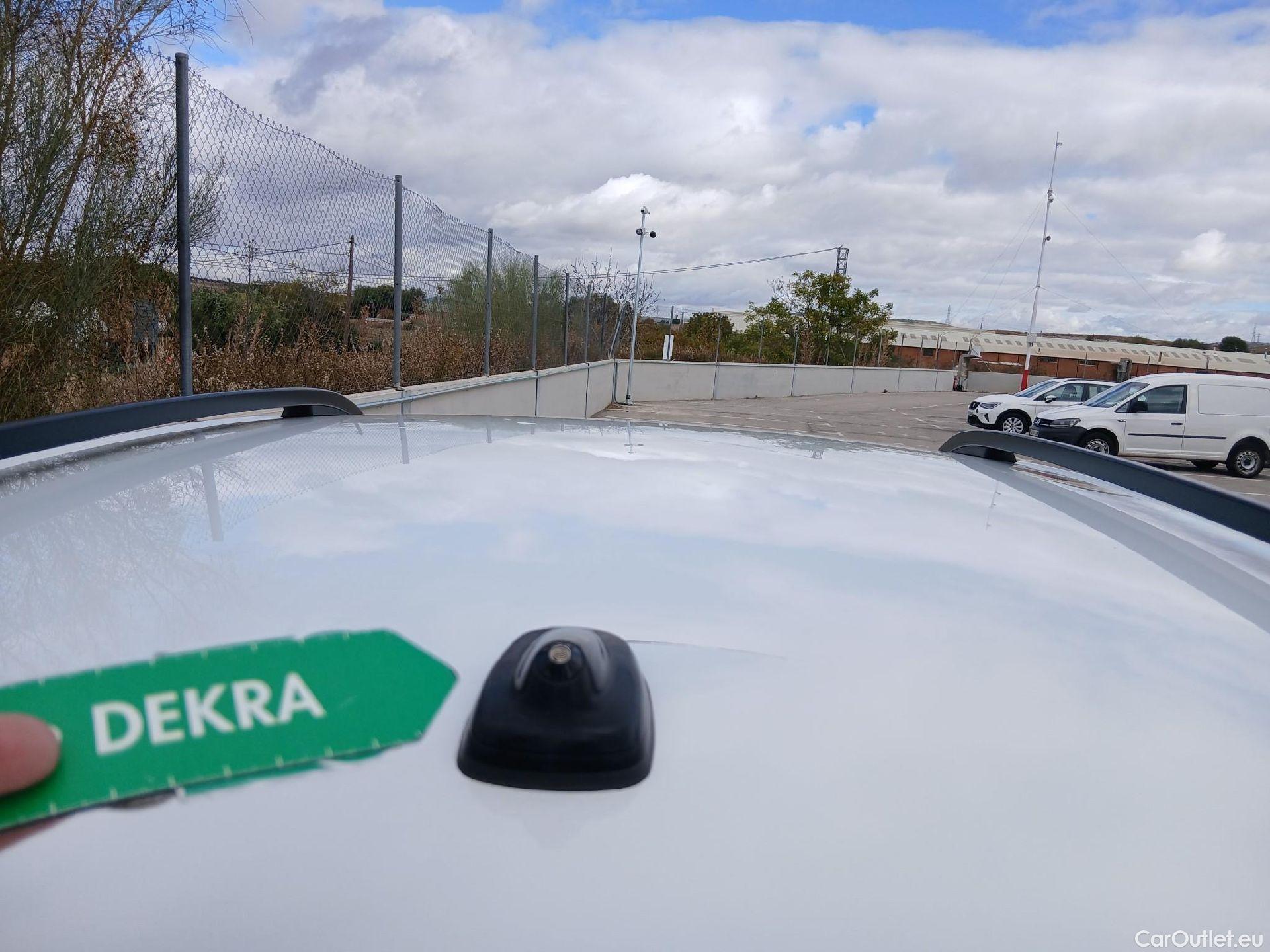  Volkswagen  T-CROSS VOLKSWAGEN  / 2018 / 5P / todoterreno Advance 1.0 TSI 81kW (110CV) DSG (AC3) #3