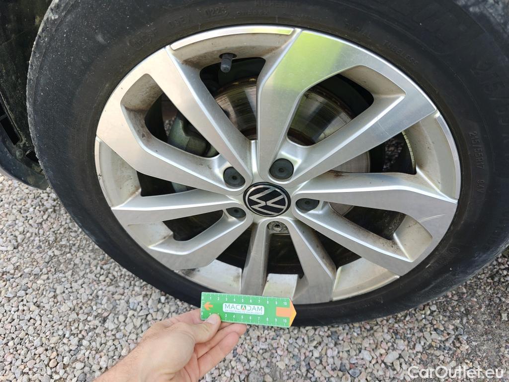  Volkswagen  T-ROC  Life 2.0 TDI 115CV MT6 E6d #35