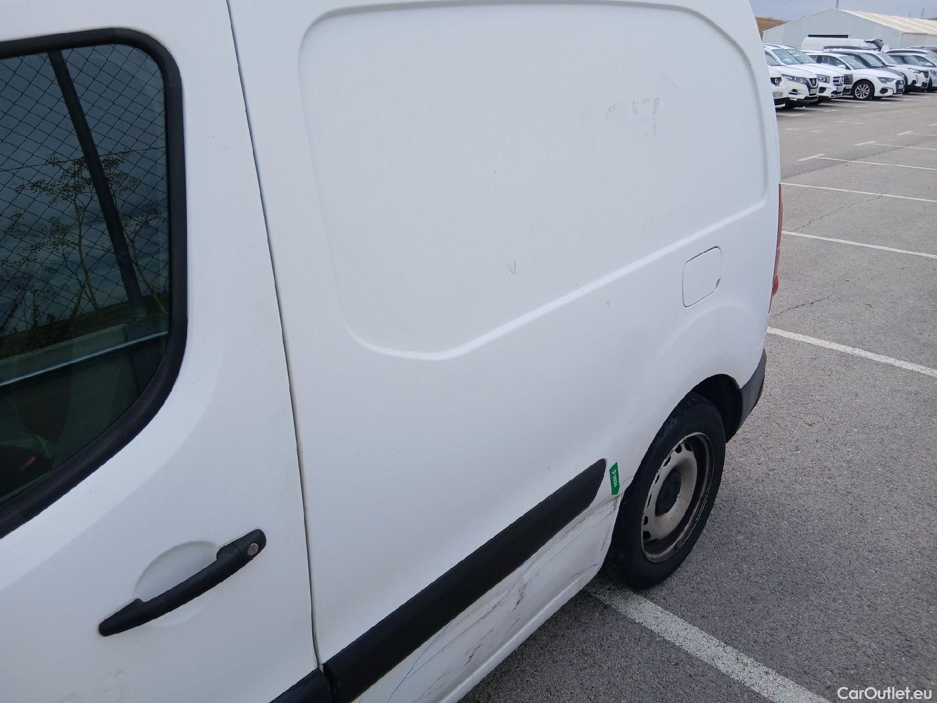  Citroen  Berlingo CITROEN  / 2015 / 3P / furgón derivado de turismo BlueHDi 74KW (100CV) #18