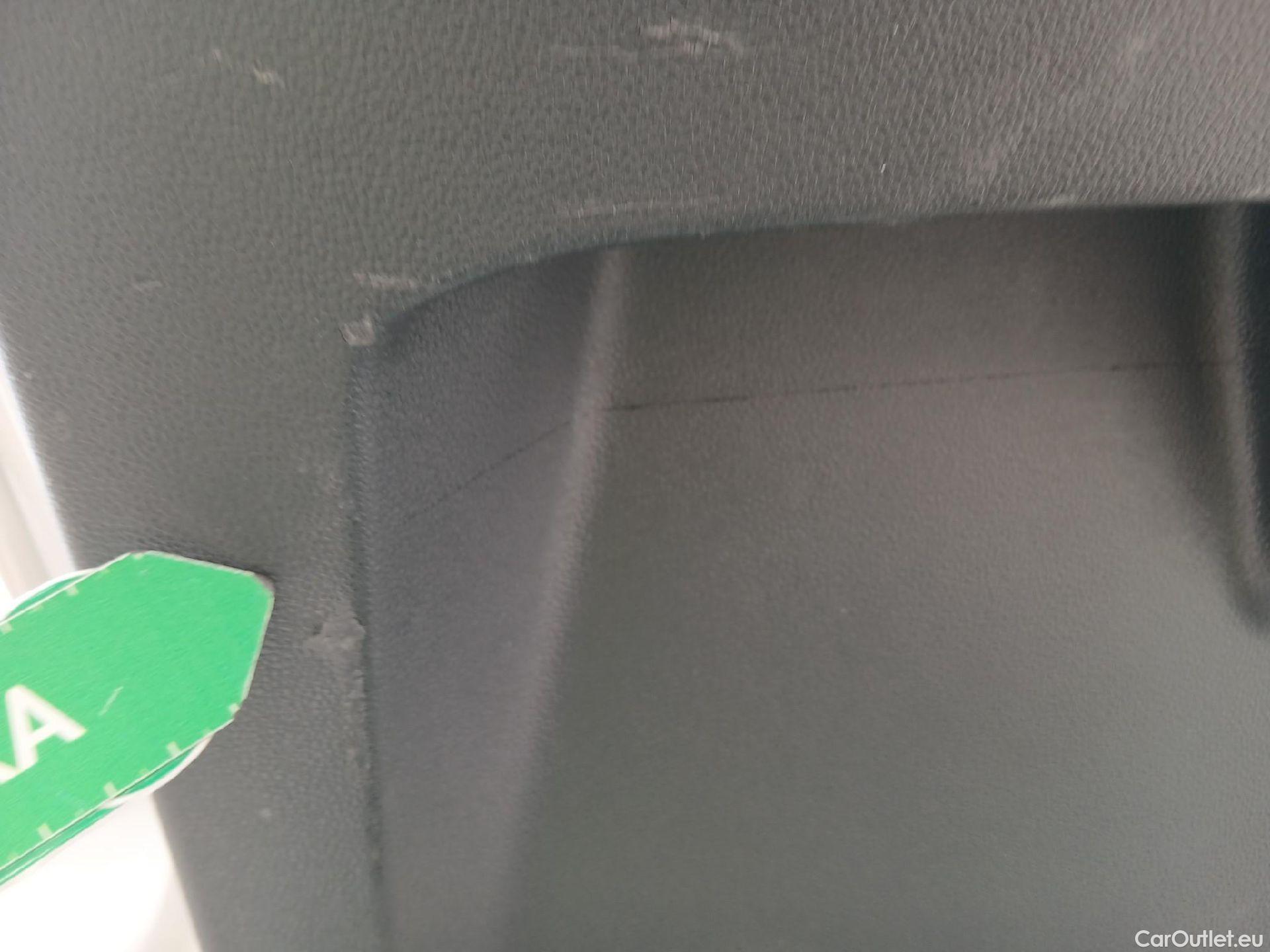  Volkswagen  T-CROSS VOLKSWAGEN  / 2018 / 5P / todoterreno Advance 1.0 TSI 81kW (110CV) DSG (AC3) #7