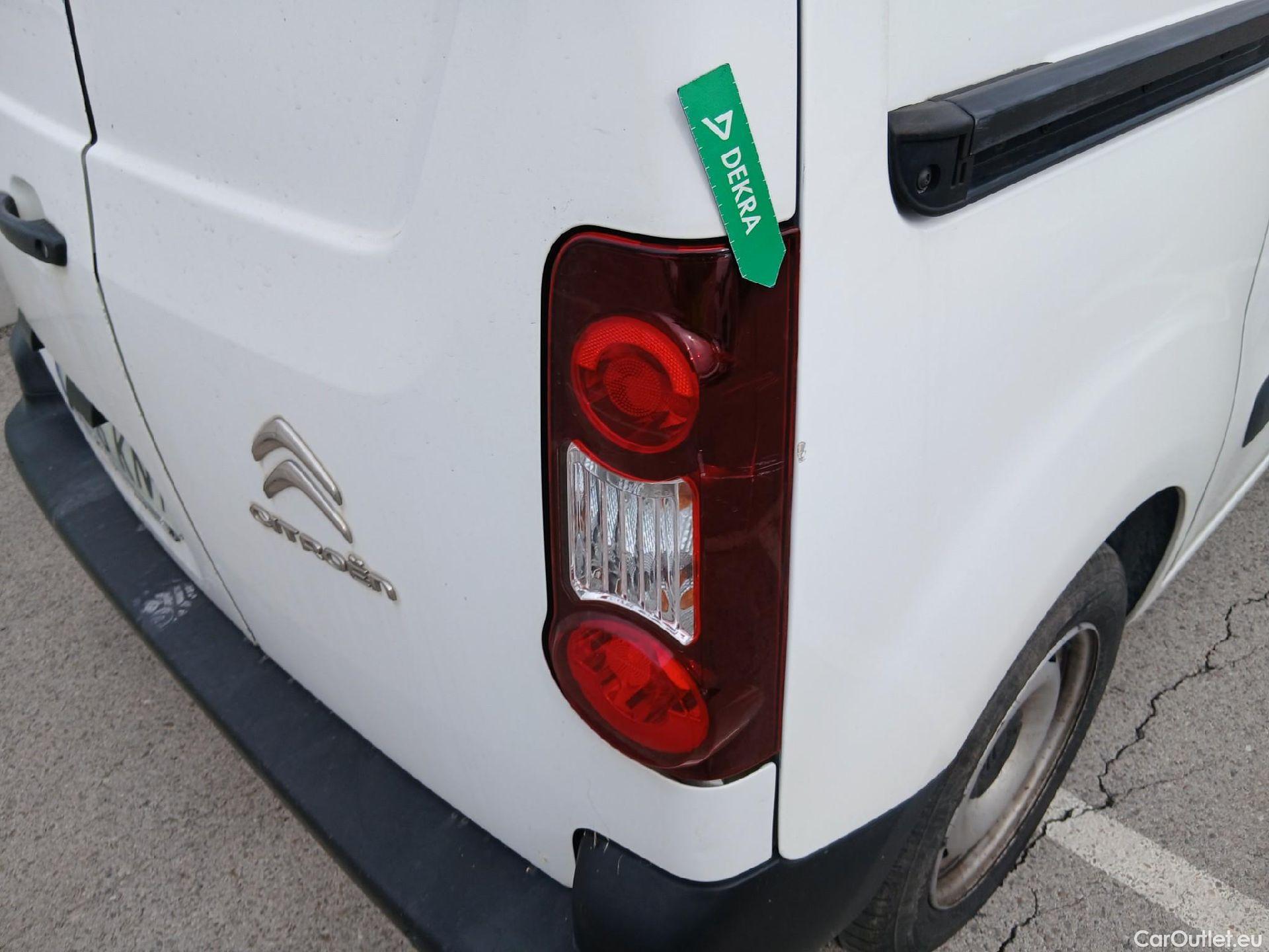  Citroen  Berlingo CITROEN  / 2015 / 3P / furgón derivado de turismo BlueHDi 74KW (100CV) #23