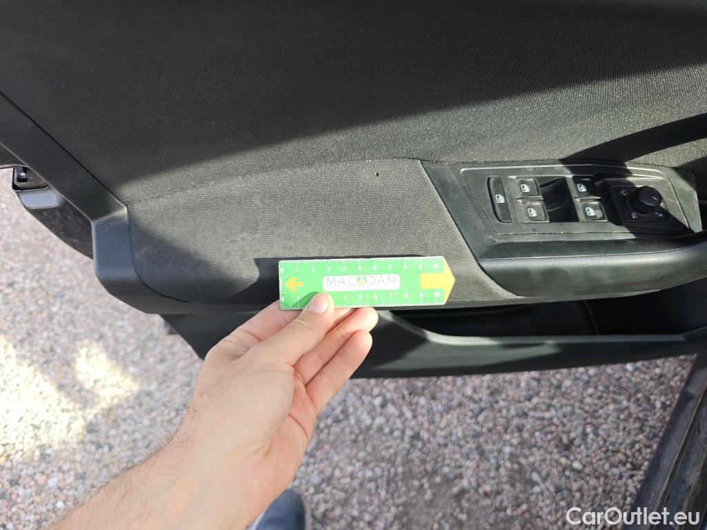  Volkswagen  T-ROC  Life 2.0 TDI 115CV MT6 E6d #17