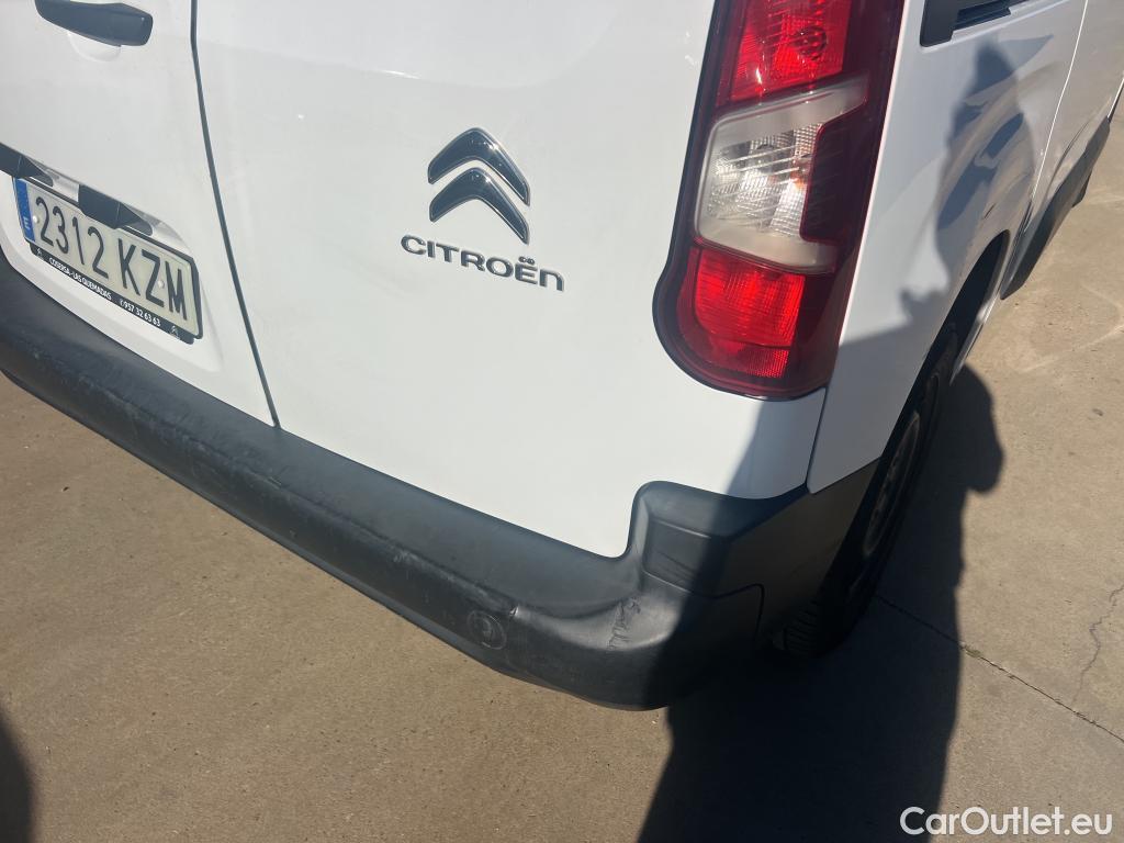  Citroen  Berlingo CITROEN  / 2018 / 4P / combi Talla M BlueHDi 100 LIVE (AC) #17