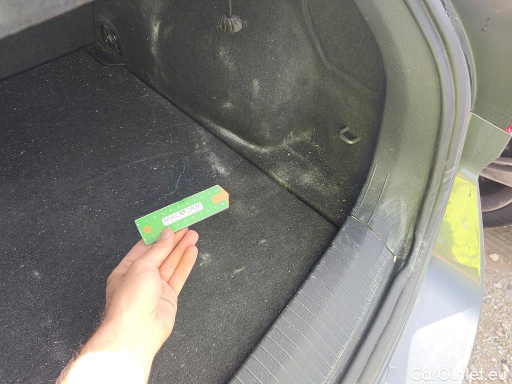  Volkswagen  T-ROC  Life 2.0 TDI 115CV MT6 E6d #8