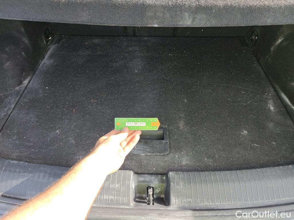  Volkswagen  T-ROC  Life 2.0 TDI 115CV MT6 E6d #7