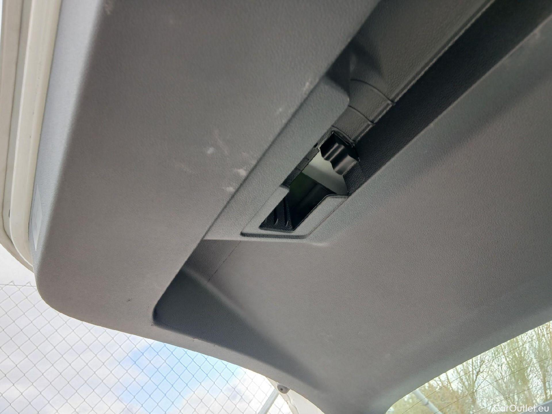  Volkswagen  T-CROSS VOLKSWAGEN  / 2018 / 5P / todoterreno Advance 1.0 TSI 81kW (110CV) DSG (AC3) #8