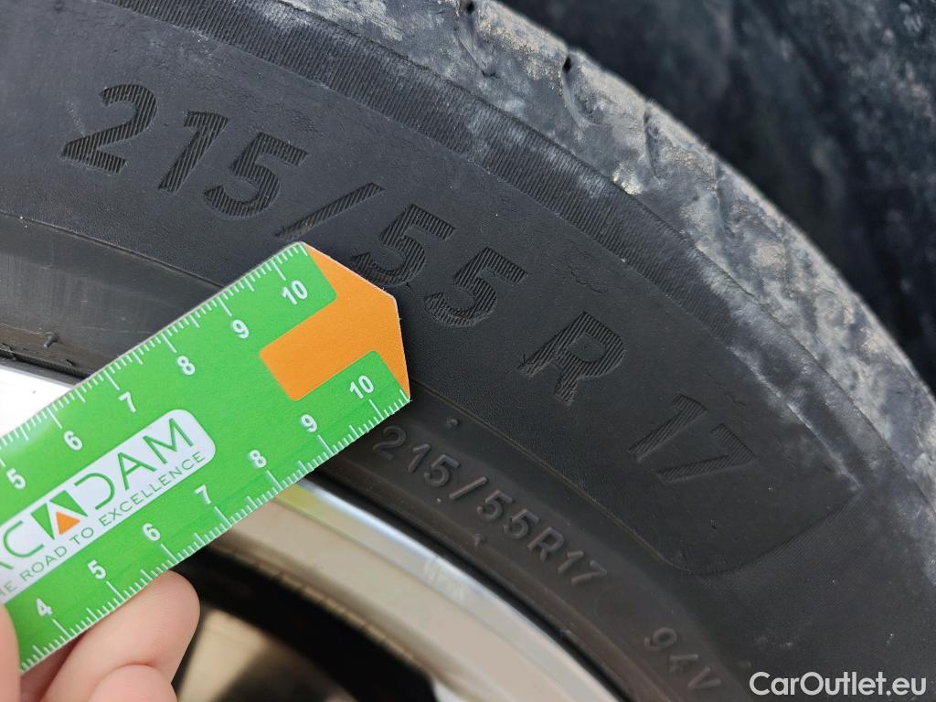  Volkswagen  T-ROC  Life 2.0 TDI 115CV MT6 E6d #3