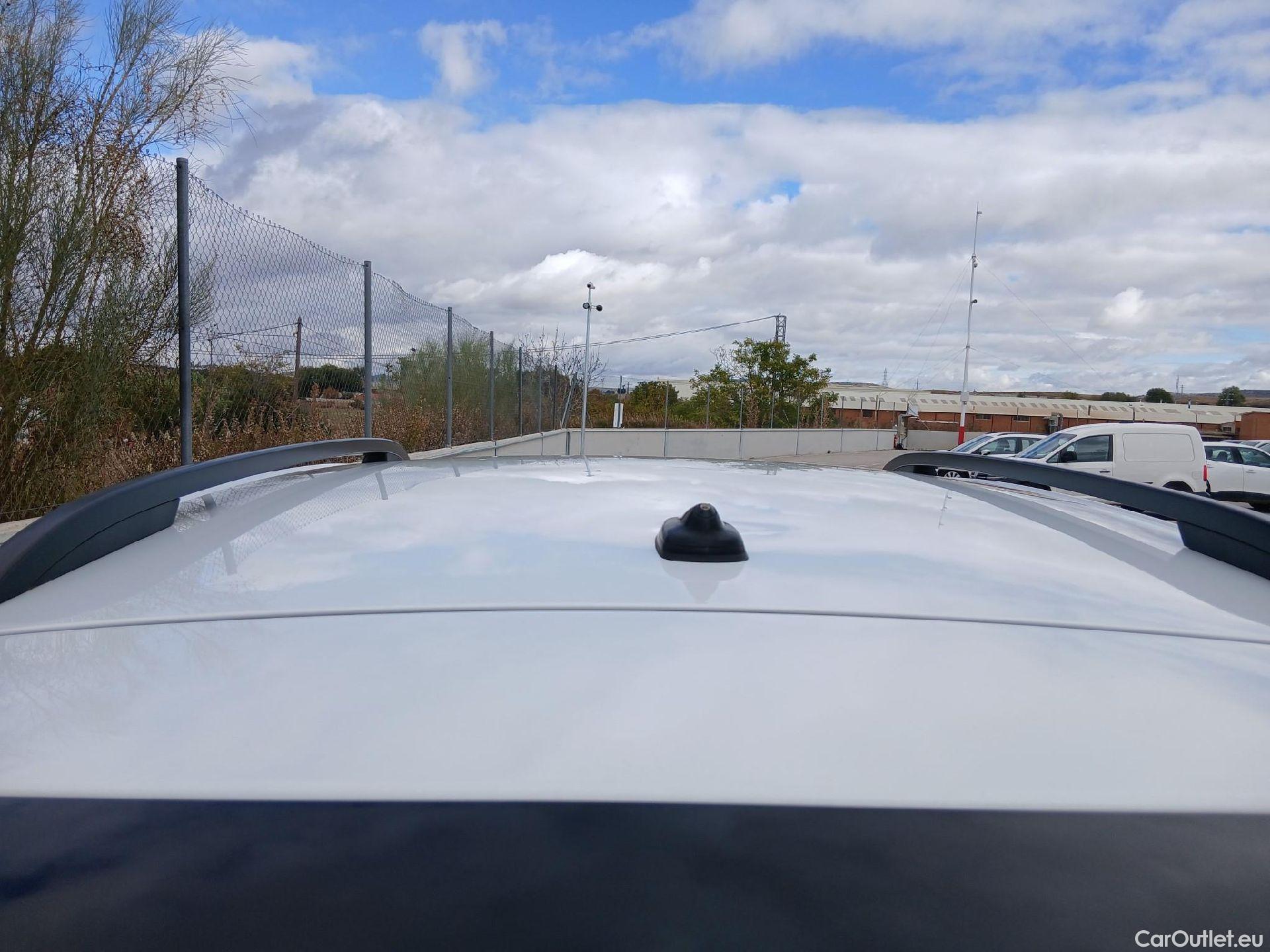  Volkswagen  T-CROSS VOLKSWAGEN  / 2018 / 5P / todoterreno Advance 1.0 TSI 81kW (110CV) DSG (AC3) #4