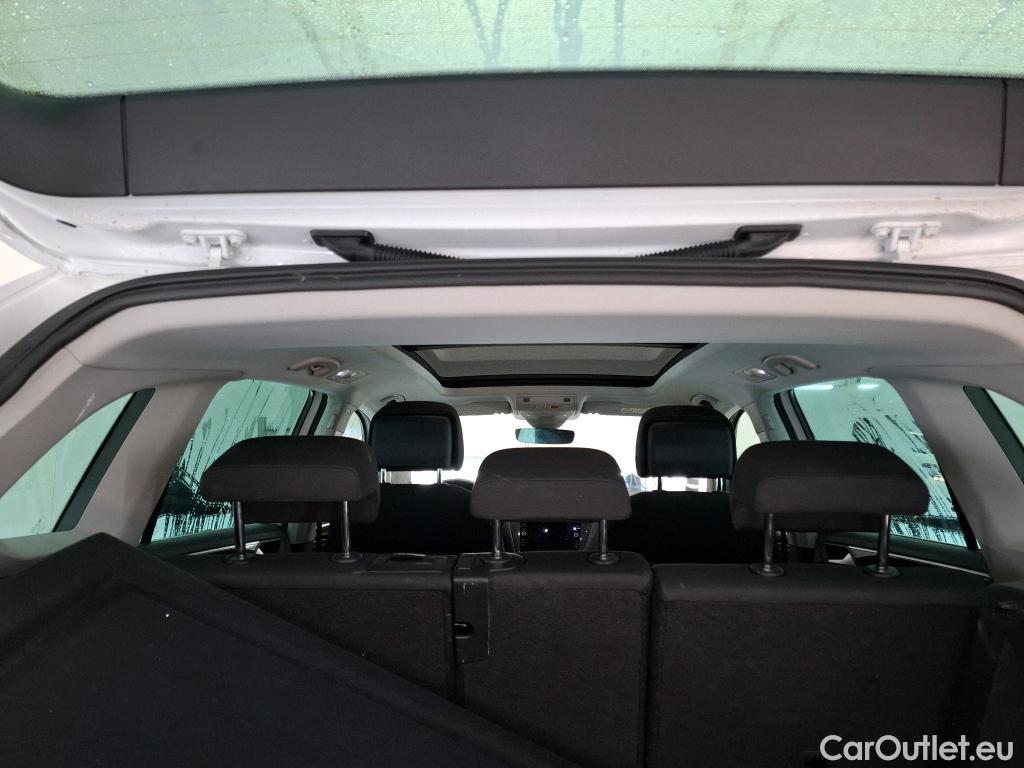  Volkswagen  Tiguan VOLKSWAGEN  / 2016 / 5P / SUV 1.5 TSI 150 EVO DSG7 Carat #17