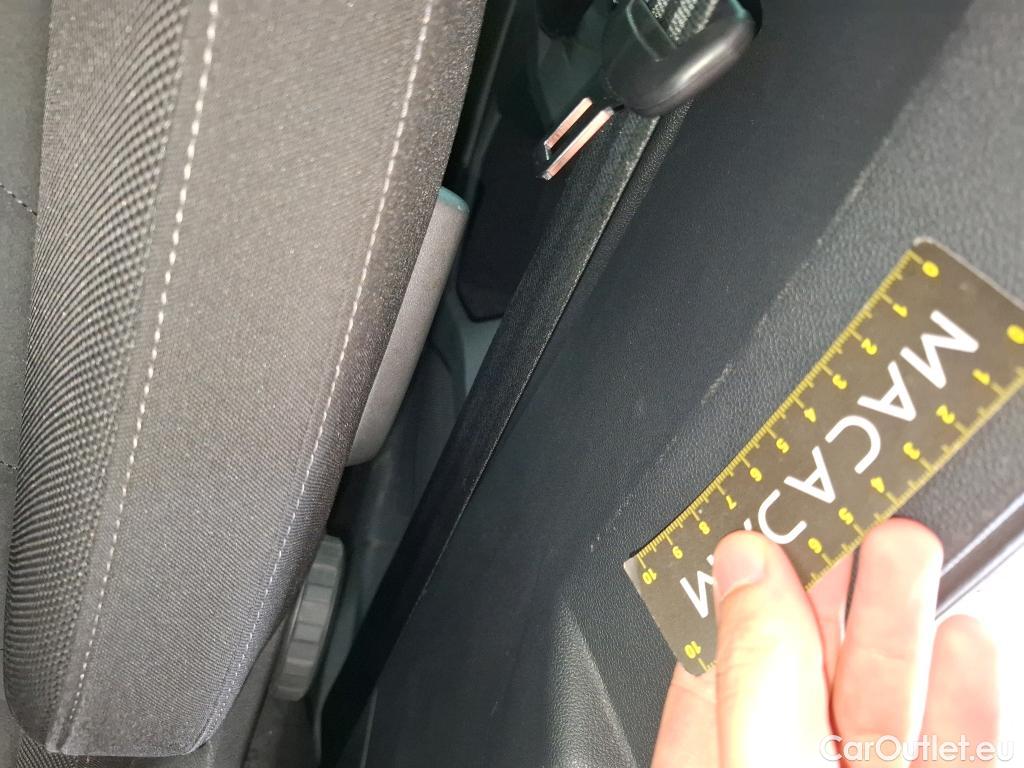  Volkswagen  Tiguan VOLKSWAGEN  / 2016 / 5P / SUV 1.5 TSI 150 EVO DSG7 Carat #15