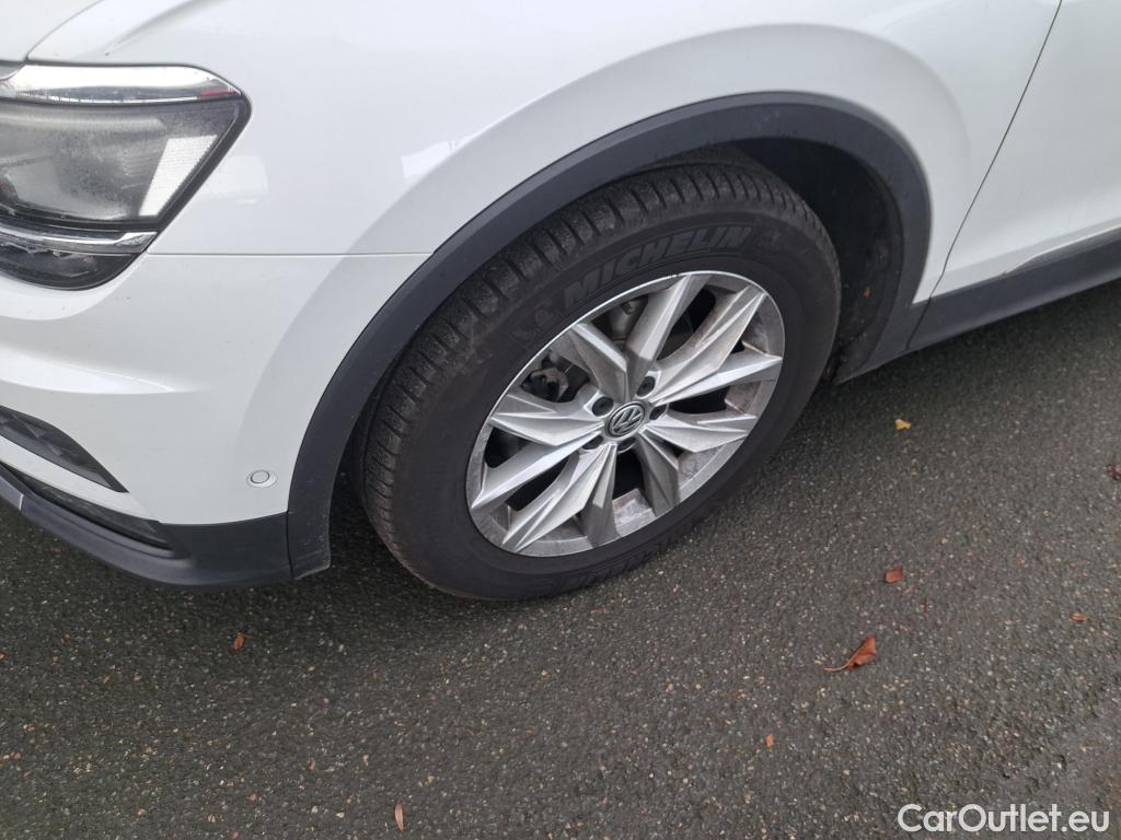  Volkswagen  Tiguan VOLKSWAGEN  / 2016 / 5P / SUV 1.5 TSI 150 EVO DSG7 Carat #13