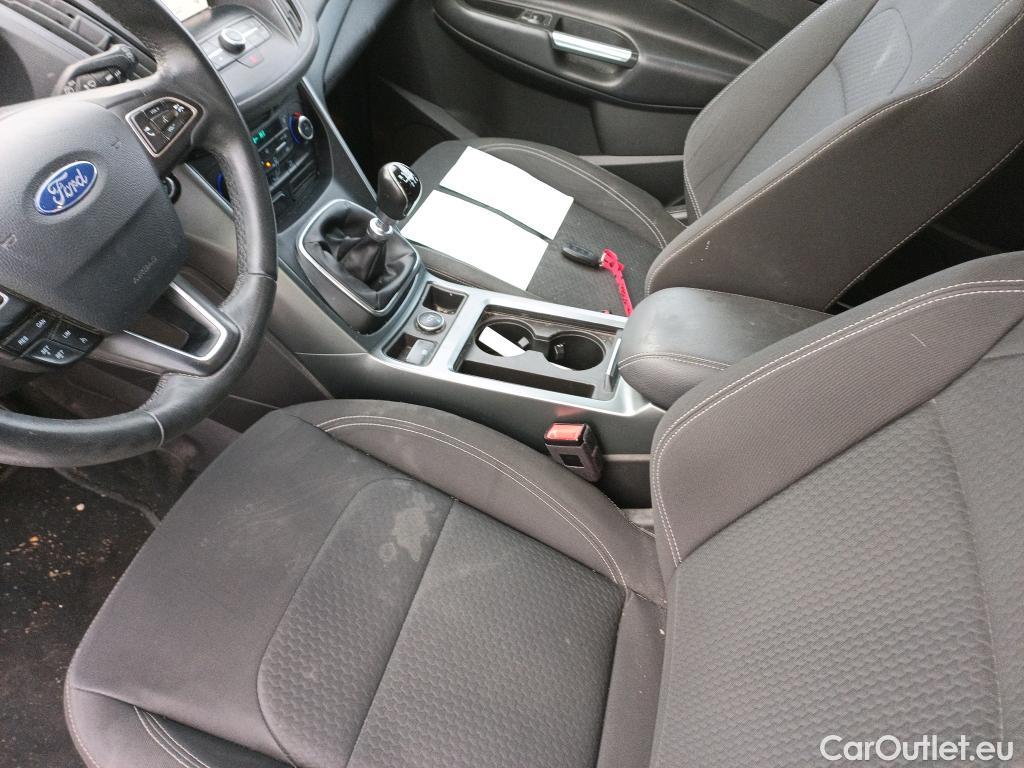  Ford  Kuga FORD  / 2016 / 5P / todoterreno 1.5 EcoBoost 88kW 4x2 Trend+ (CX) #24