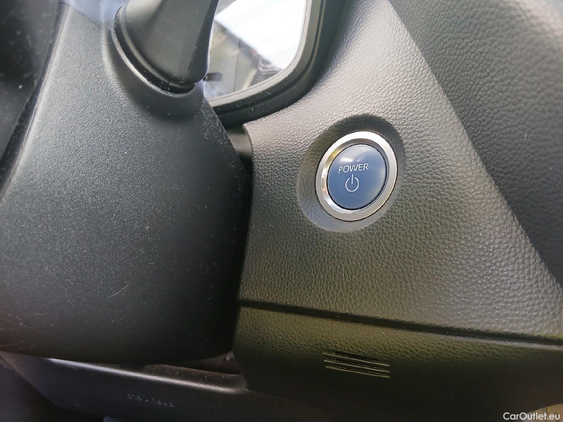  Toyota  Corolla TOYOTA  / 2019 / 5P / berlina con portón 1.8 125H BUSINESS PLUS E-CVT #1