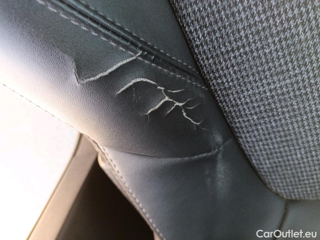  Peugeot  3008 PEUGEOT  Hybrid / 2016 / 5P / todoterreno 225 e-EAT8 Allure #12