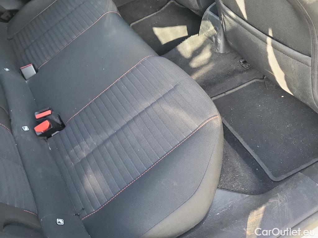  Peugeot  2008 PEUGEOT  / 2019 / 5P / todoterreno Active Pack BlueHDI 81kW (110CV) #24