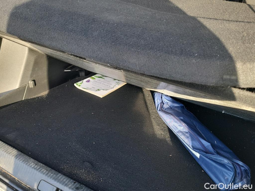  Peugeot  2008 PEUGEOT  / 2019 / 5P / todoterreno Active Pack BlueHDI 81kW (110CV) #23