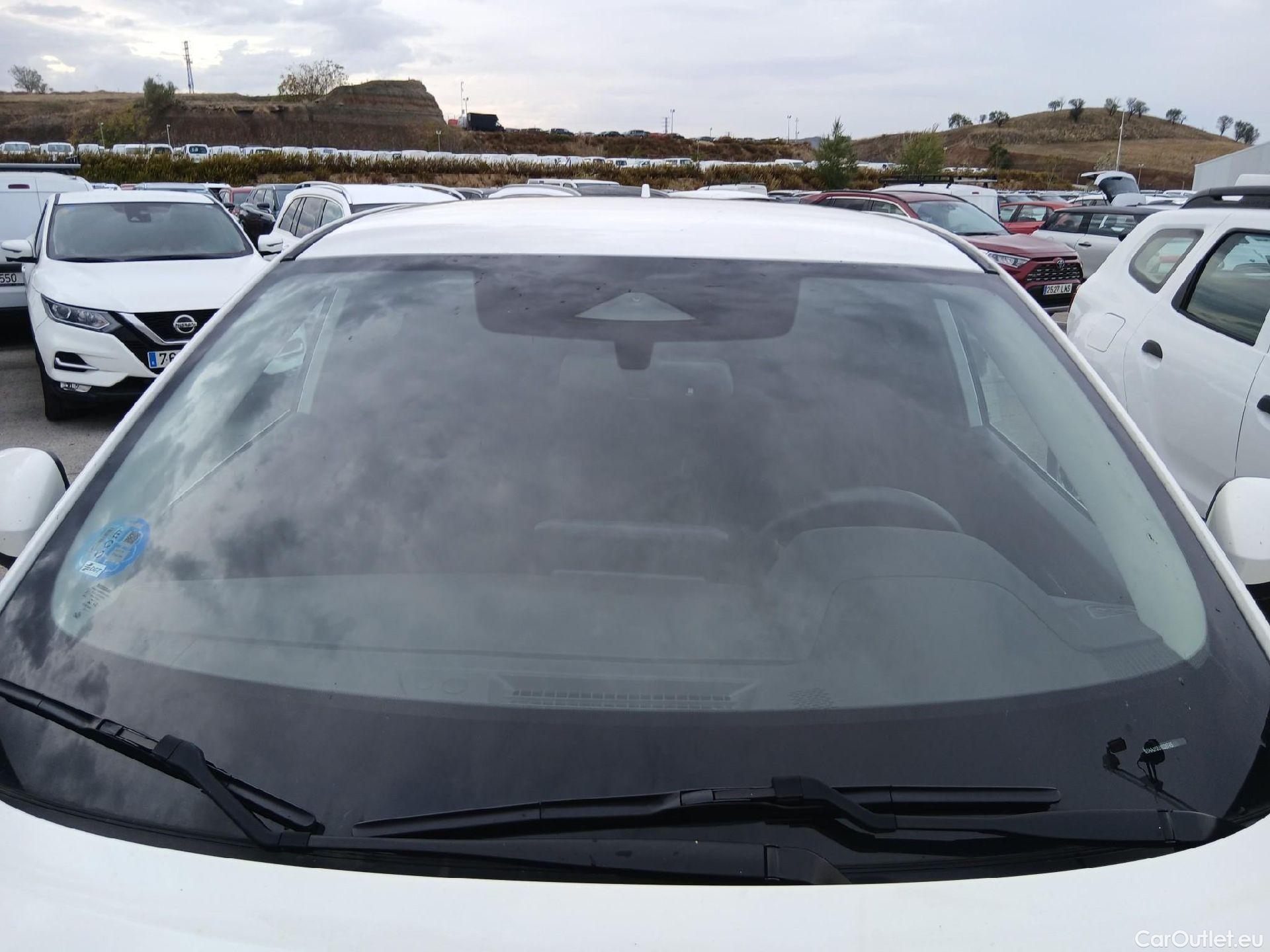  Nissan  Qashqai NISSAN  / 2021 / 5P / todoterreno DIG-T 103kW N-Connecta (Comfort Pack) #2