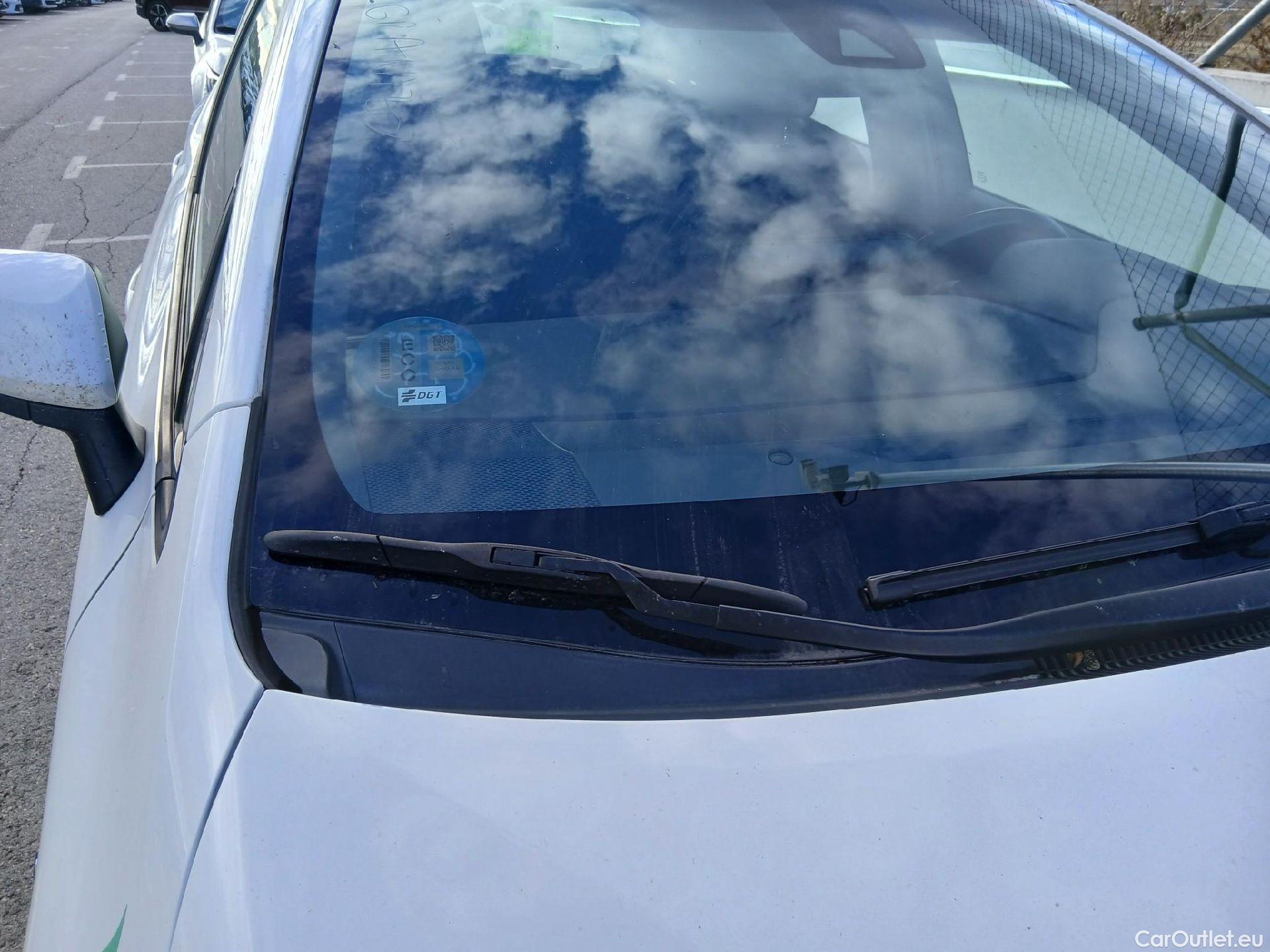  Toyota  Corolla TOYOTA  / 2019 / 5P / berlina con portón 1.8 125H BUSINESS PLUS E-CVT #3