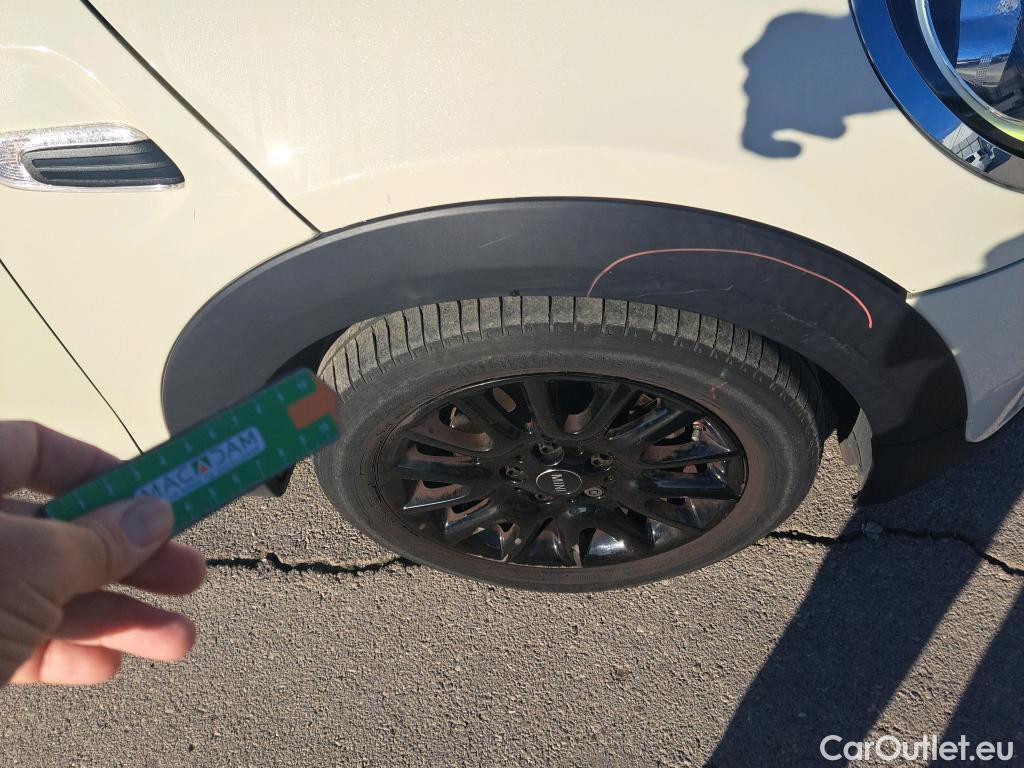  Mini  Cooper MINI MINI / 2014 / 5P / berlina con portón ONE 5 PUERTAS (CX) #35