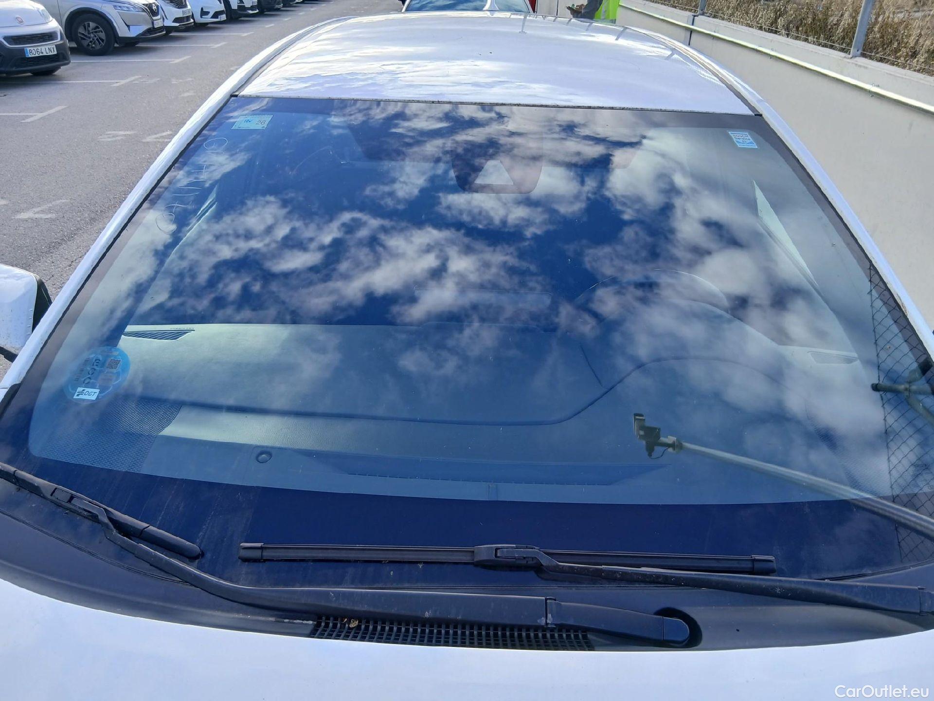  Toyota  Corolla TOYOTA  / 2019 / 5P / berlina con portón 1.8 125H BUSINESS PLUS E-CVT #2