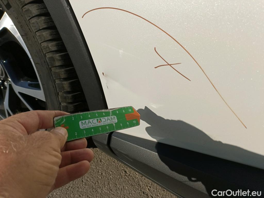  Toyota  C-HR TOYOTA  / 2019 / 5P / todoterreno 1.8 125H Advance #2