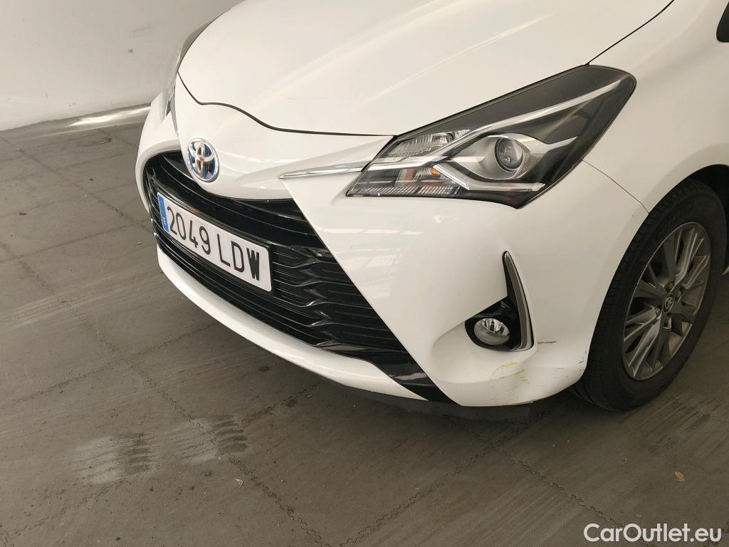  Toyota  Yaris TOYOTA  / 2017 / 5P / berlina con portón 1.5 100H Active #5
