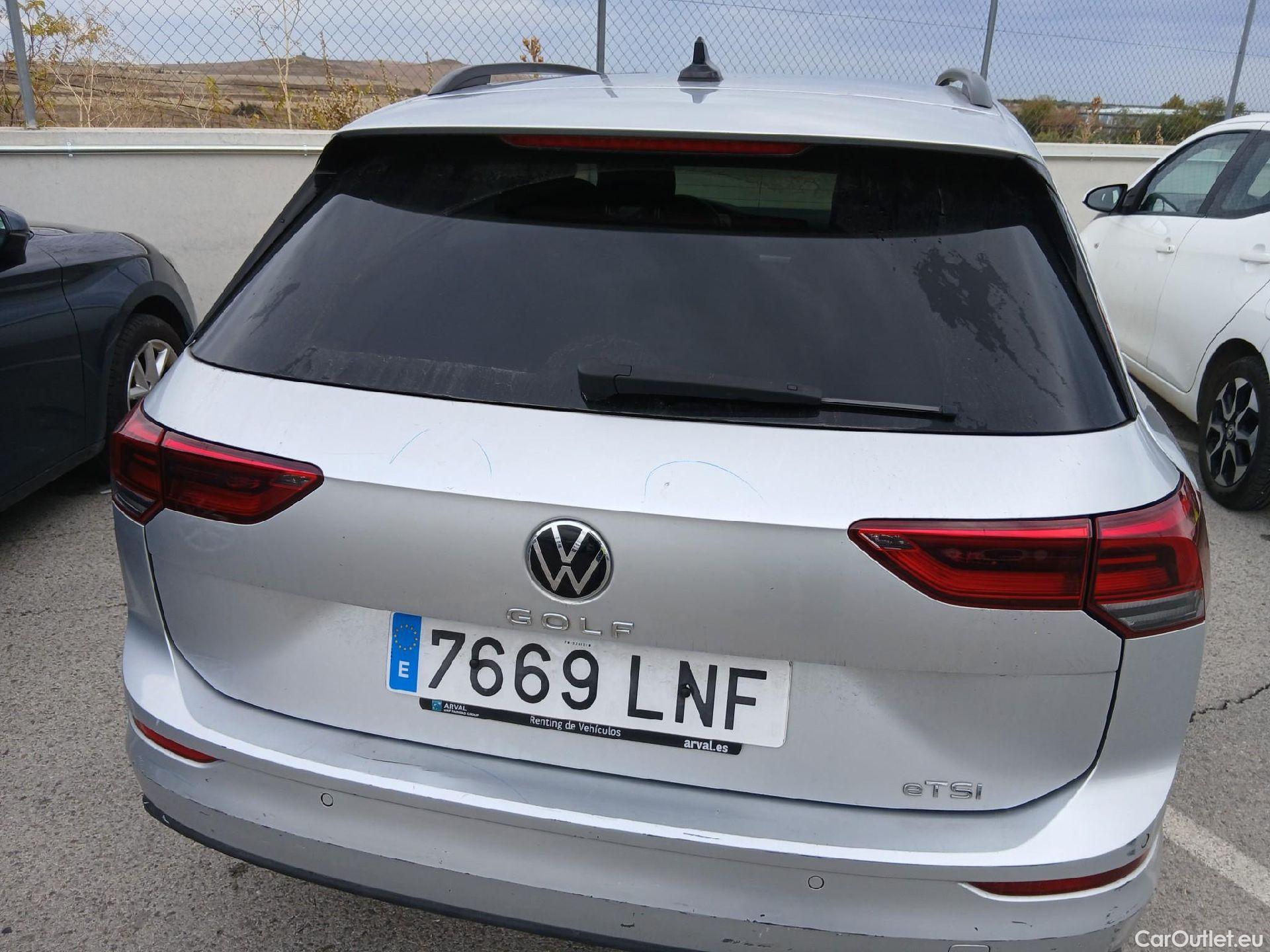  Volkswagen  Golf  VOLKSWAGEN / 2020 / 5P / familiar Life 1.0 eTSI 81kW (110CV) DSG Variant #18