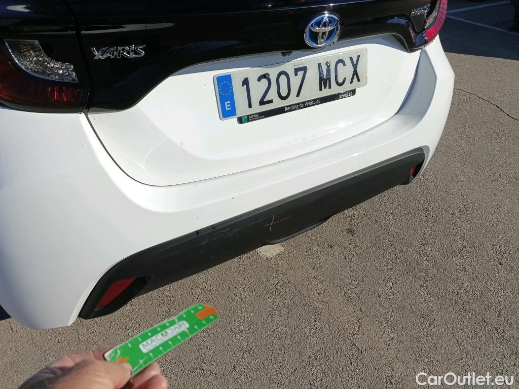  Toyota  Yaris TOYOTA  / 2020 / 5P / berlina con portón 1.5 120H Business Plus #15