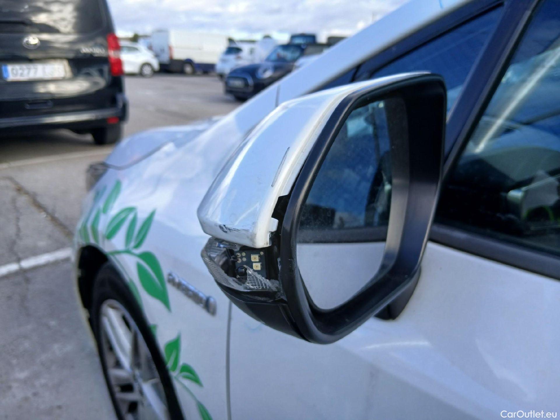  Toyota  Corolla TOYOTA  / 2019 / 5P / berlina con portón 1.8 125H BUSINESS PLUS E-CVT #40