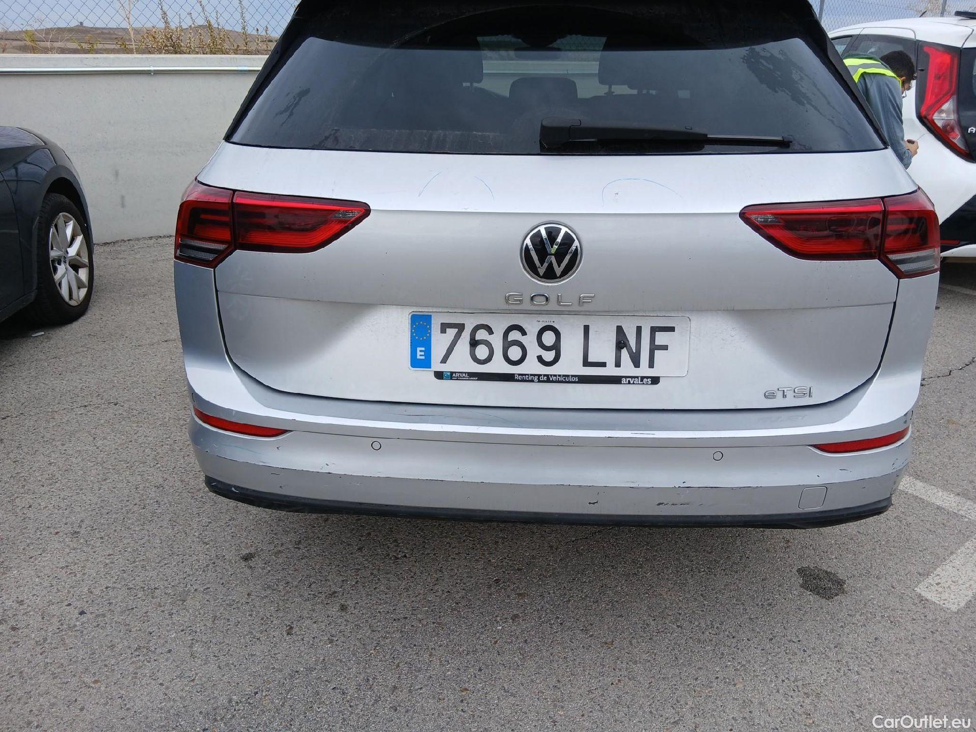  Volkswagen  Golf  VOLKSWAGEN / 2020 / 5P / familiar Life 1.0 eTSI 81kW (110CV) DSG Variant #17