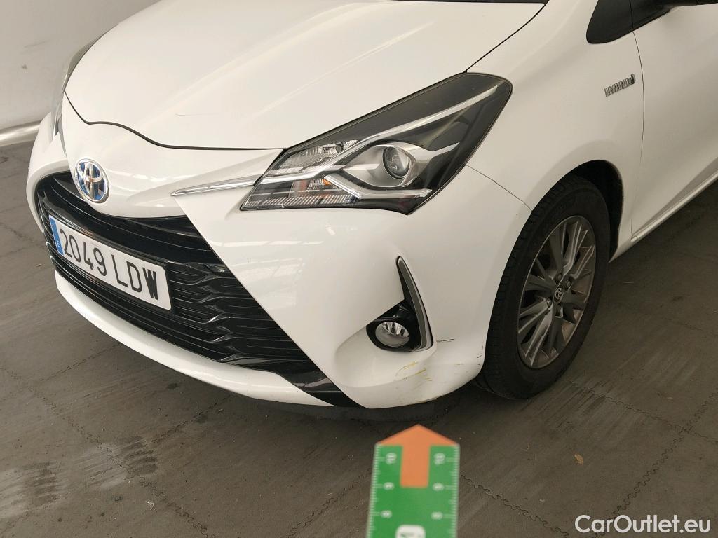  Toyota  Yaris TOYOTA  / 2017 / 5P / berlina con portón 1.5 100H Active #6