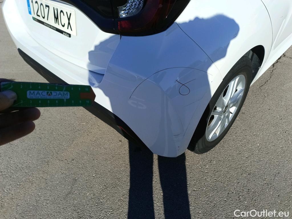  Toyota  Yaris TOYOTA  / 2020 / 5P / berlina con portón 1.5 120H Business Plus #9