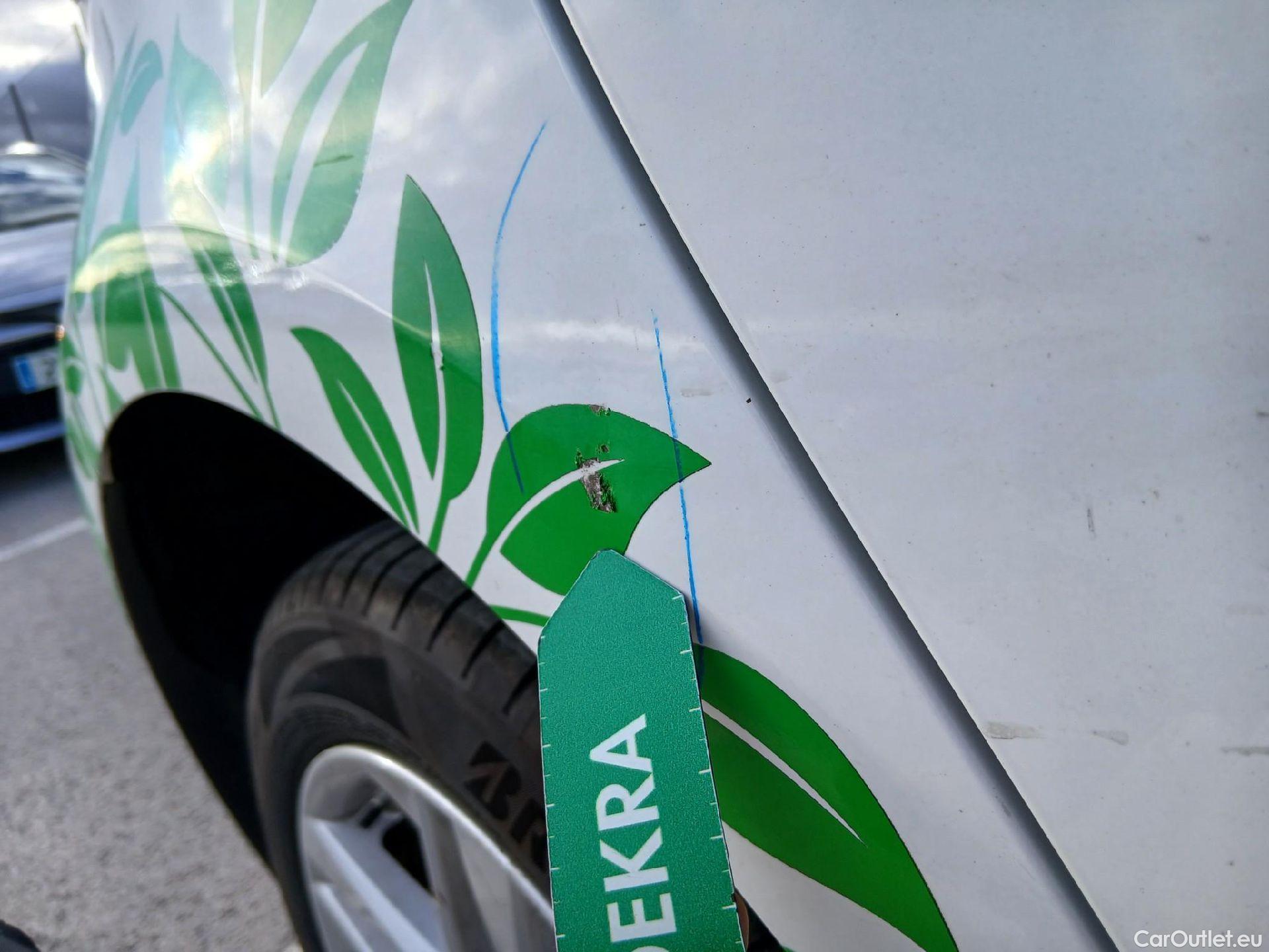  Toyota  Corolla TOYOTA  / 2019 / 5P / berlina con portón 1.8 125H BUSINESS PLUS E-CVT #31