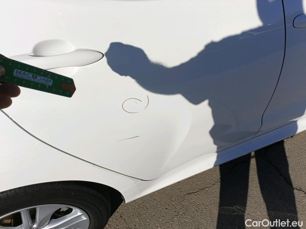  Toyota  Yaris TOYOTA  / 2020 / 5P / berlina con portón 1.5 120H Business Plus #5