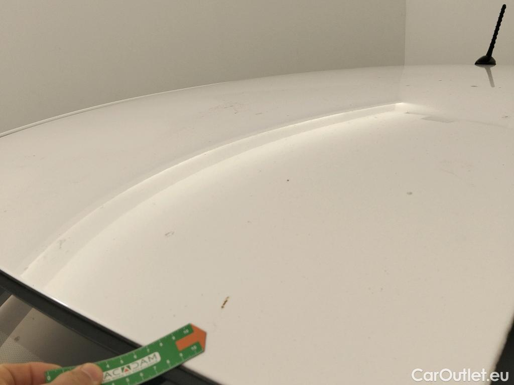  Toyota  Yaris TOYOTA  / 2017 / 5P / berlina con portón 1.5 100H Active #3